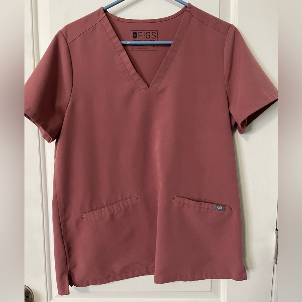 Figs casma medium scrub top